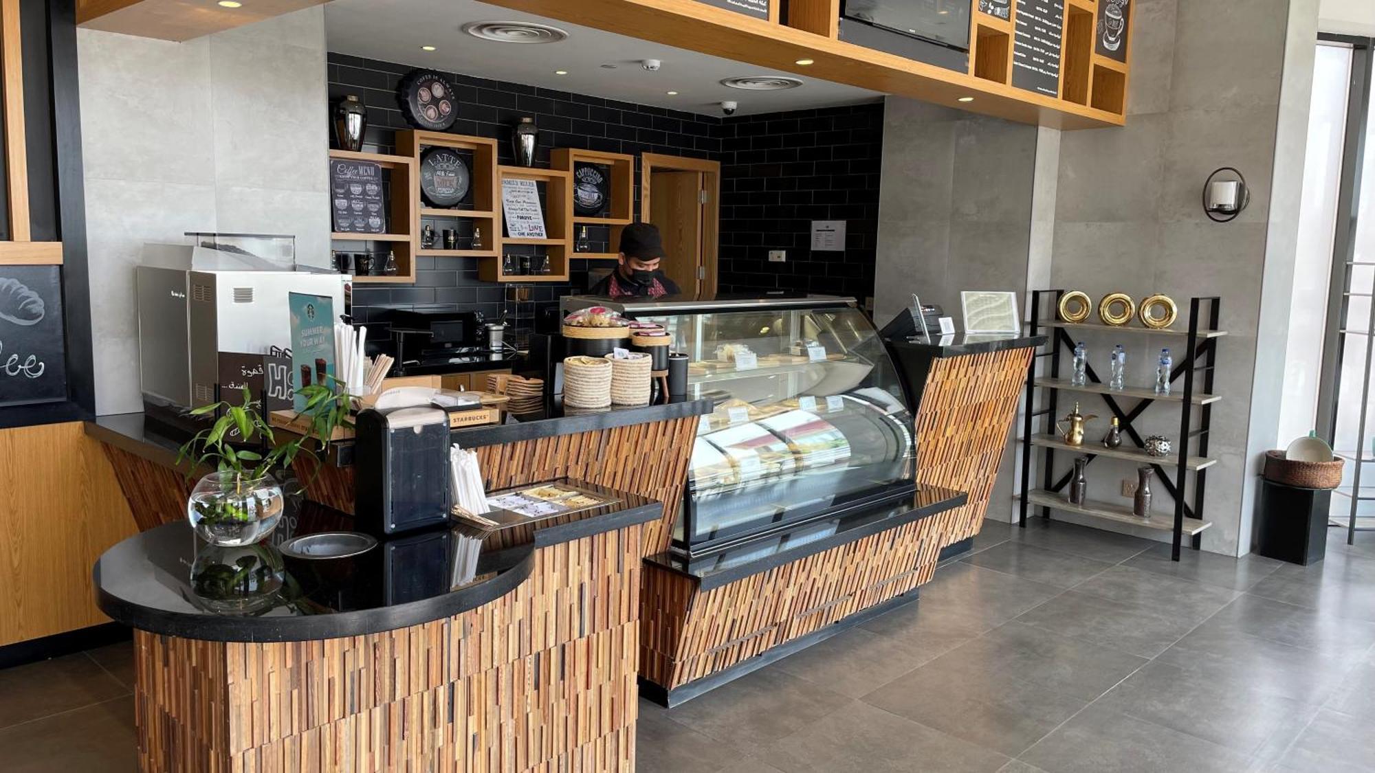 Ramada Hotel & Suites By Wyndham Al Qassim Al Bukayriah Buitenkant foto A coffee shop in the United Arab Emirates