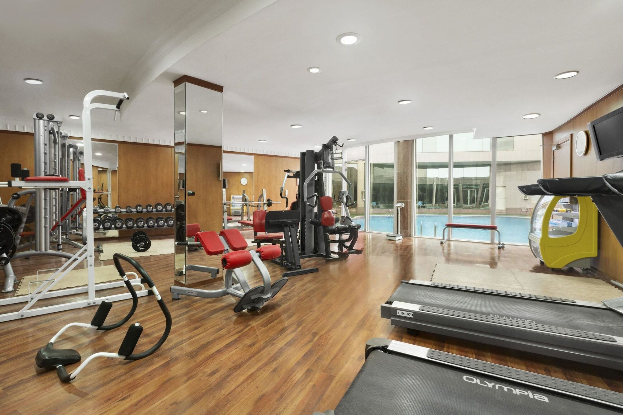Ramada Hotel & Suites By Wyndham Al Qassim Al Bukayriah Buitenkant foto The gym at the hotel